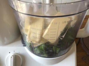 Baerlauch-und-Butter-im-Mixer-300x225 Bärlauch