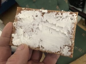 Knaeckebrot-mit-Ziegenbutter-300x225 Butter