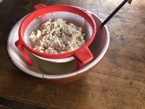 Milchziger-im-Sieb-300x225 Milchziger