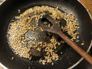 Geroestete-Sonnenblumenkerne-300x225 Sonnenblume