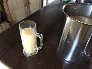 Molke-mit-Apfelsaft-300x225 Milchmixgetränk